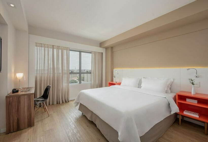 호텔 Intercity Curitiba Centro Civico