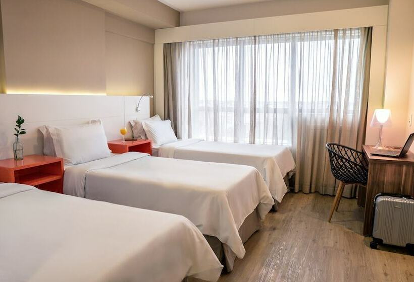 호텔 Intercity Curitiba Centro Civico