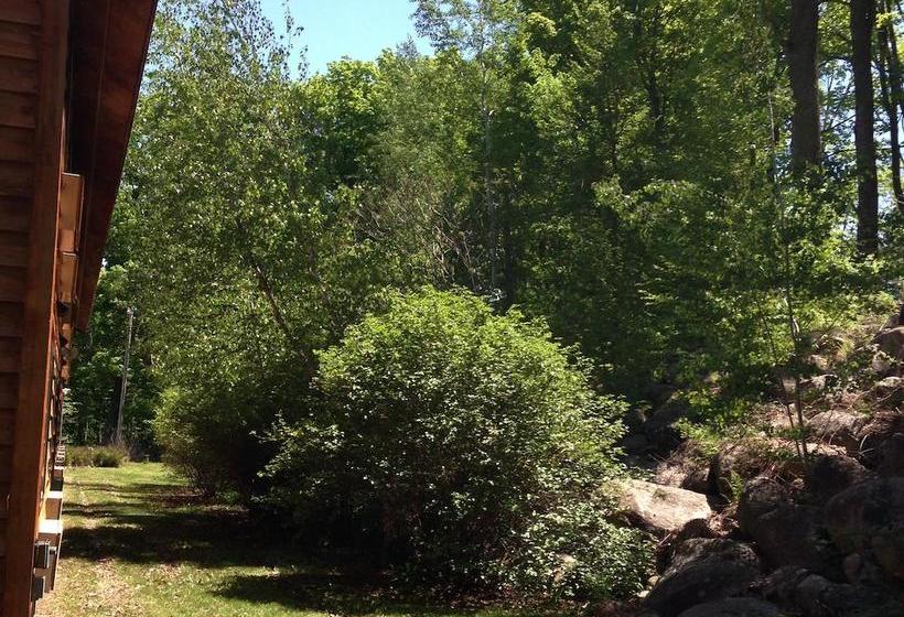 Отель Konkapot Lodge