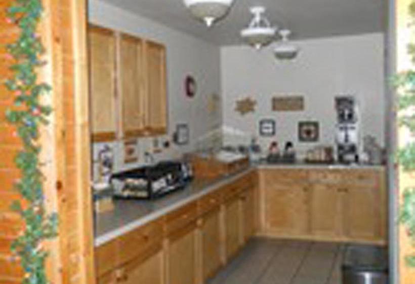 Отель Konkapot Lodge