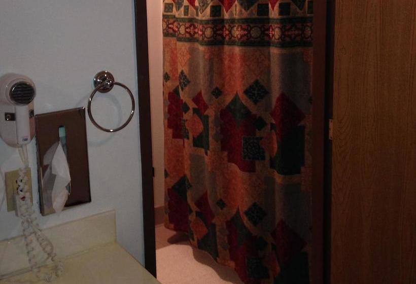 Отель Konkapot Lodge