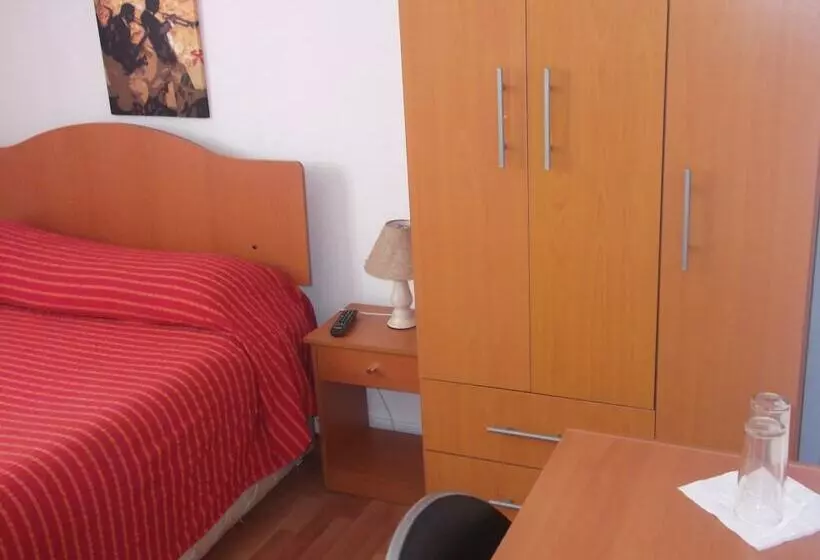 ホテル Mediterraneo B&b