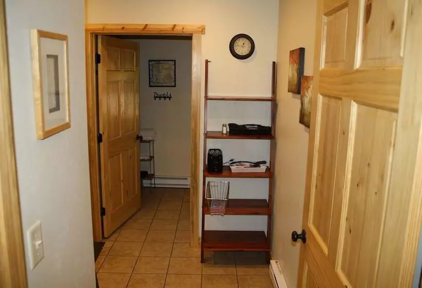 هتل Wapiti Lodge