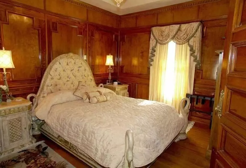 The Hotel Magnolia