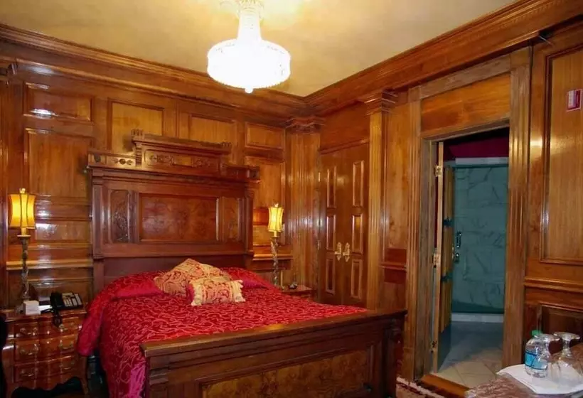 The Hotel Magnolia