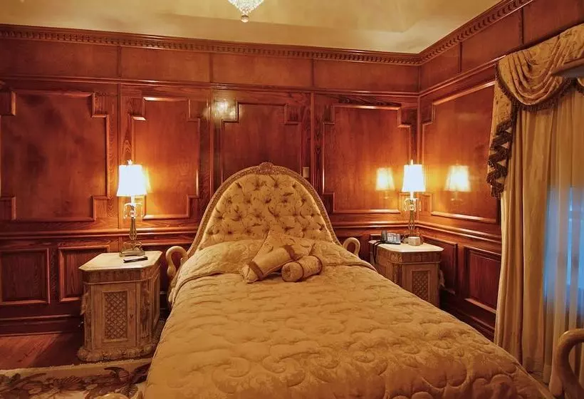 The Hotel Magnolia