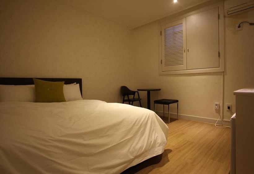 Fotos del hotel Y:  12