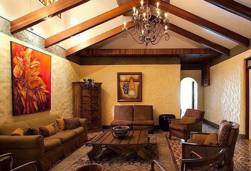 فندق 1915 Inn & Suites