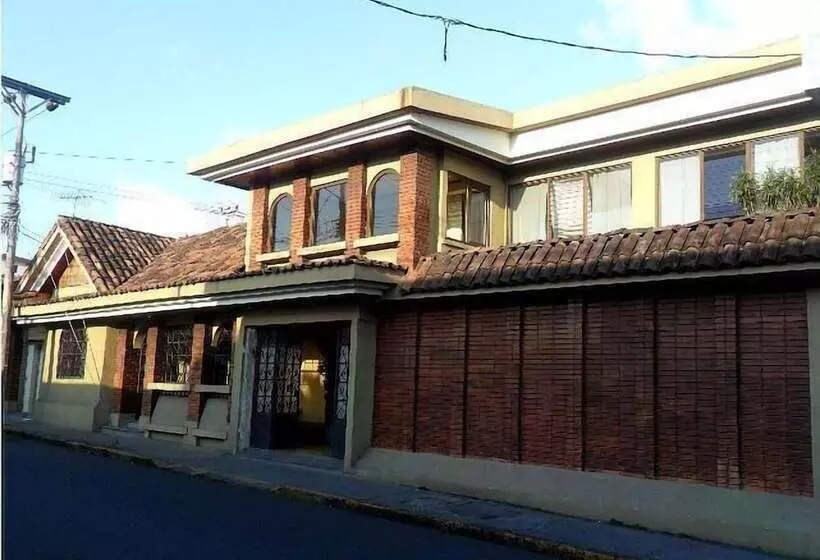 هتل 1915 Inn & Suites