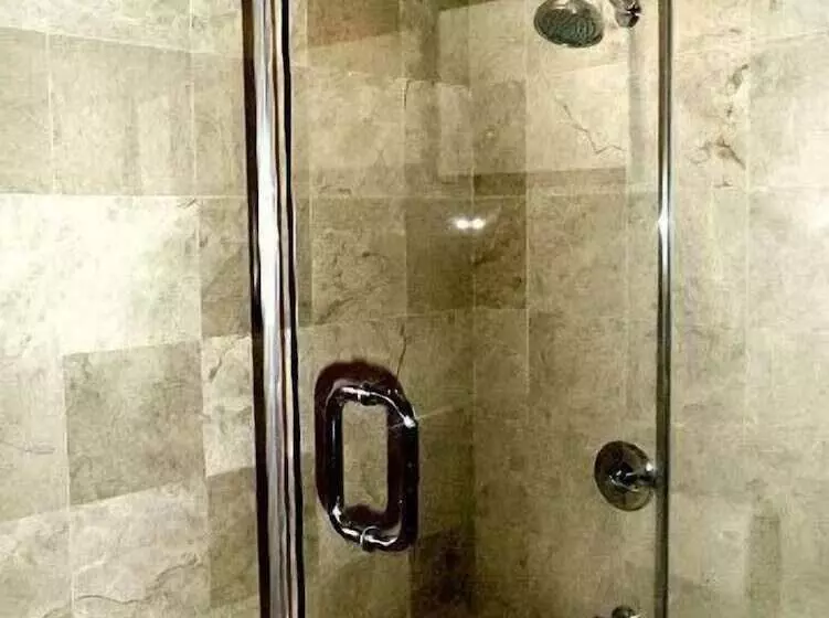 هتل 1915 Inn & Suites
