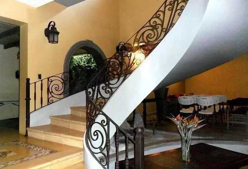 هتل 1915 Inn & Suites