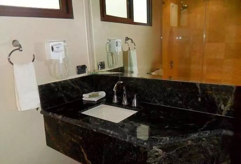 هتل 1915 Inn & Suites