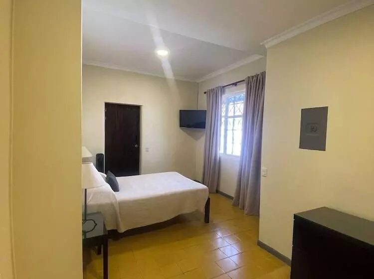 هتل 1915 Inn & Suites