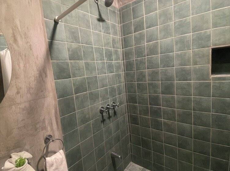 فندق 1915 Inn & Suites