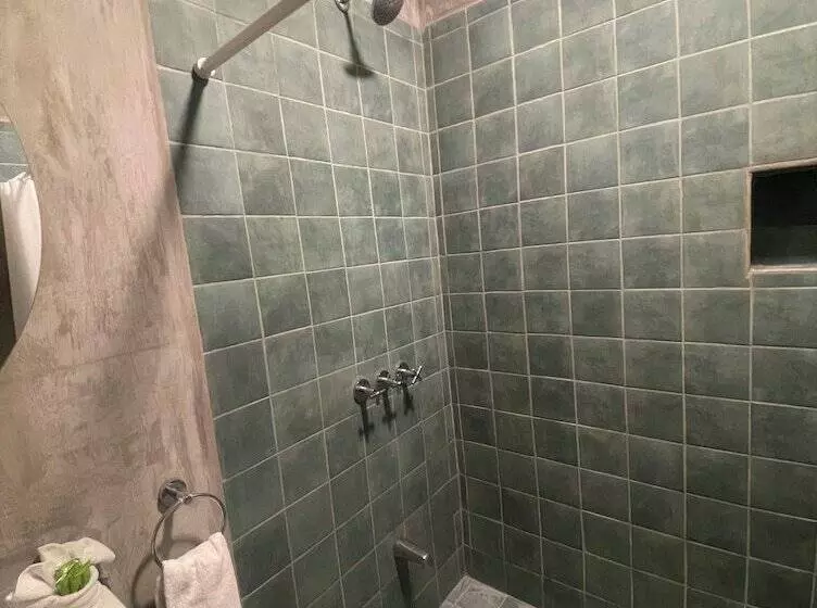 هتل 1915 Inn & Suites