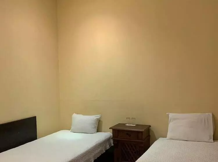 هتل 1915 Inn & Suites