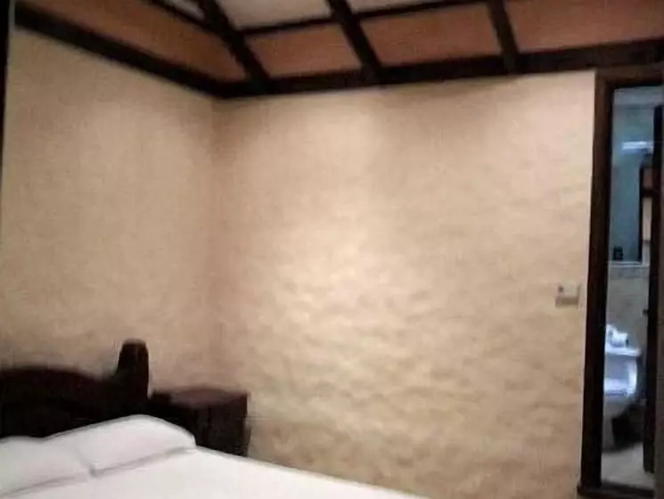 هتل 1915 Inn & Suites