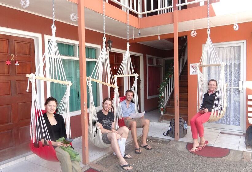 호텔 & Hostel Sloth Backpackers