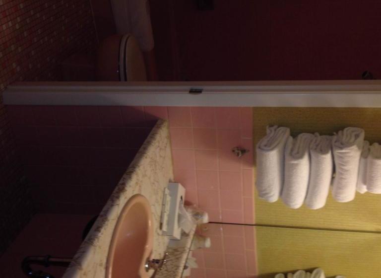 فندق Oneida Village Inn