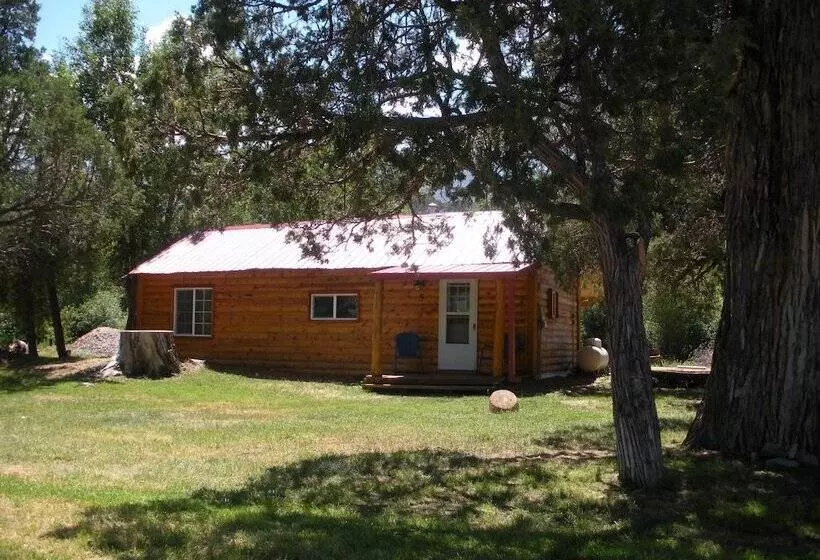 Hotelli Questa Lodge