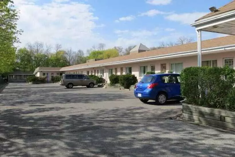 Clarkson Village Motel, 1815 Lakeshore Rd West Mississauga