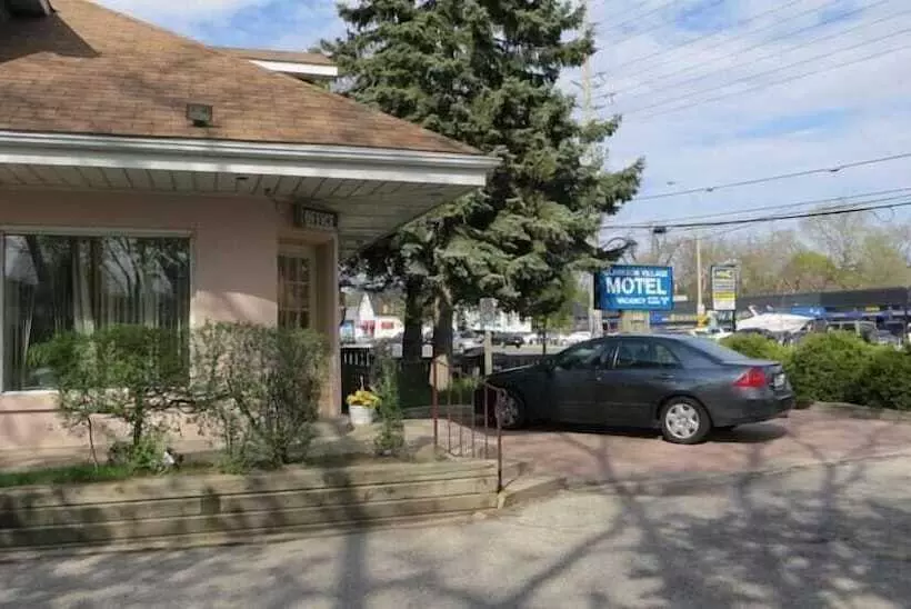 Clarkson Village Motel, 1815 Lakeshore Rd West Mississauga
