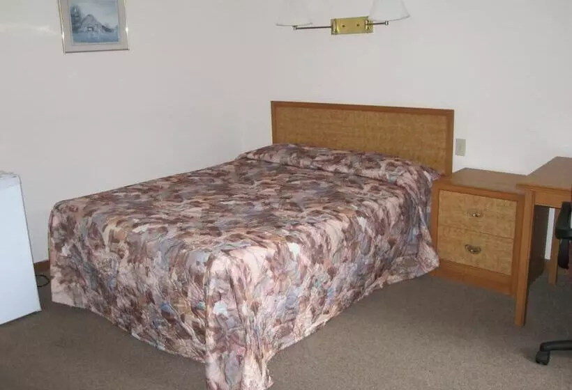 Clarkson Village Motel, 1815 Lakeshore Rd West Mississauga