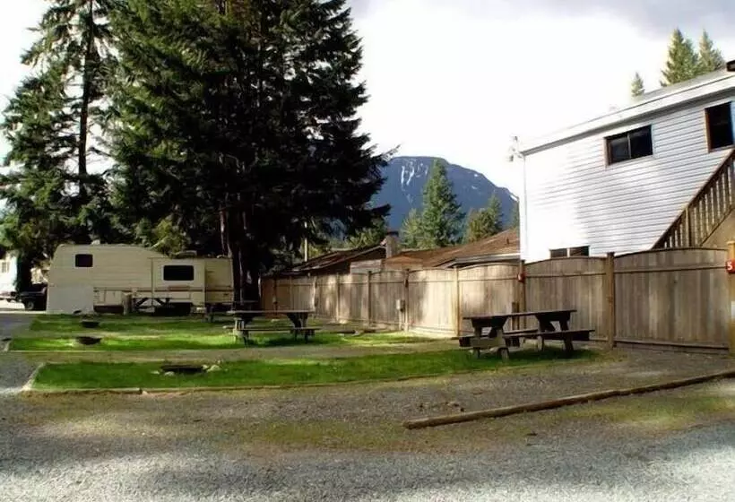 Holiday Motel & Rv Resort