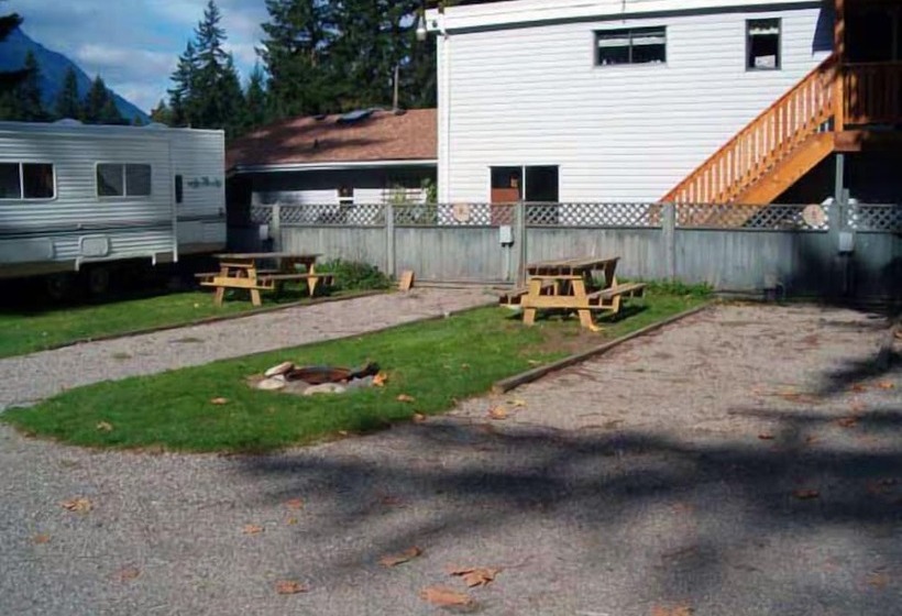 Holiday Motel & Rv Resort