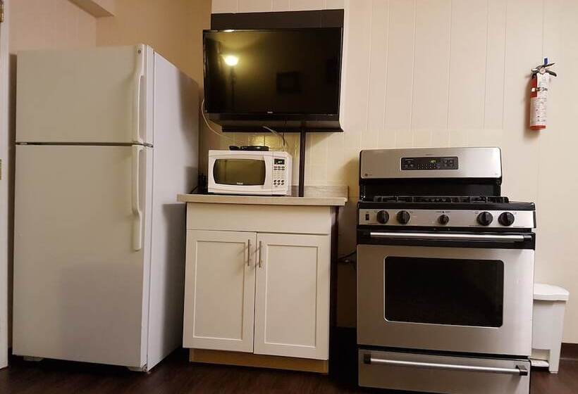 Holiday Motel & Rv Resort