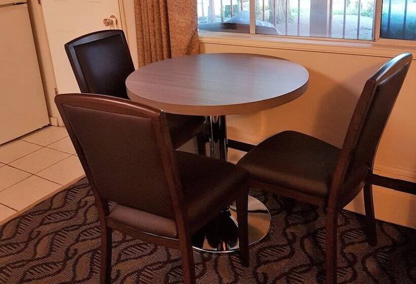 Holiday Motel & Rv Resort