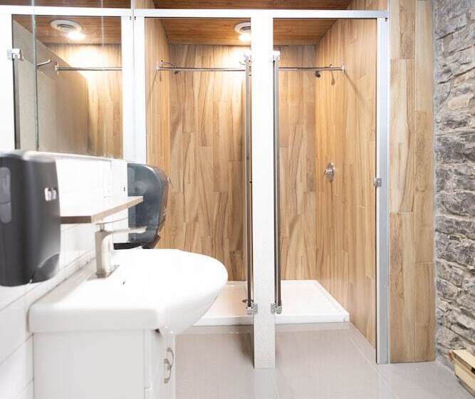 هتل Auberge De La Paix