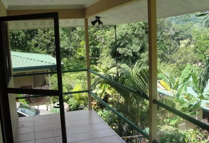 هتل Big Bamboo De Uvita