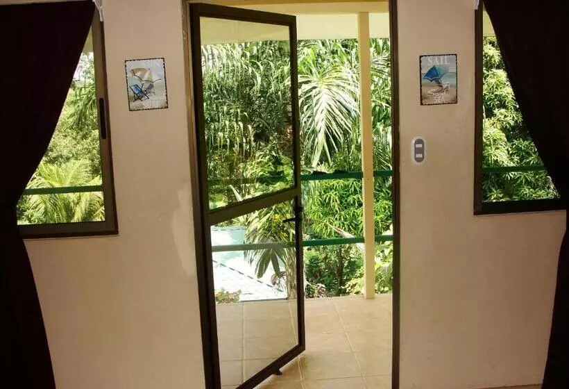 هتل Big Bamboo De Uvita