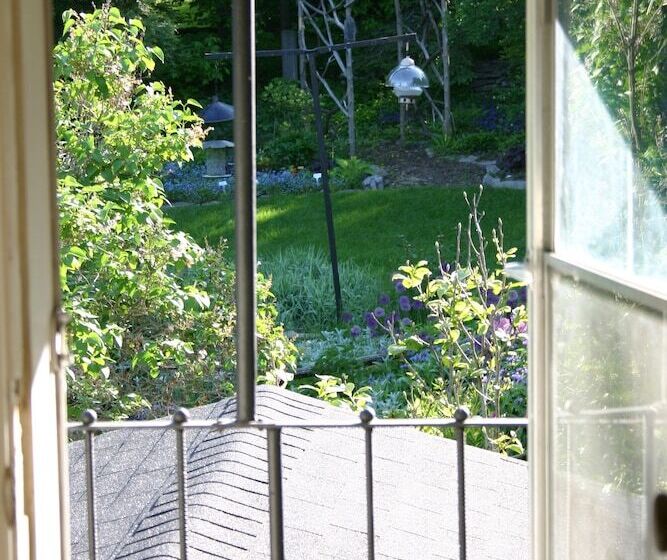 Hotel Burleys Gardens And Suite