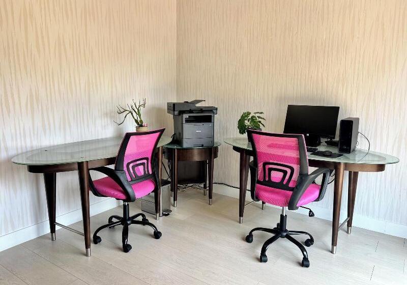 هتل Coast Parksville