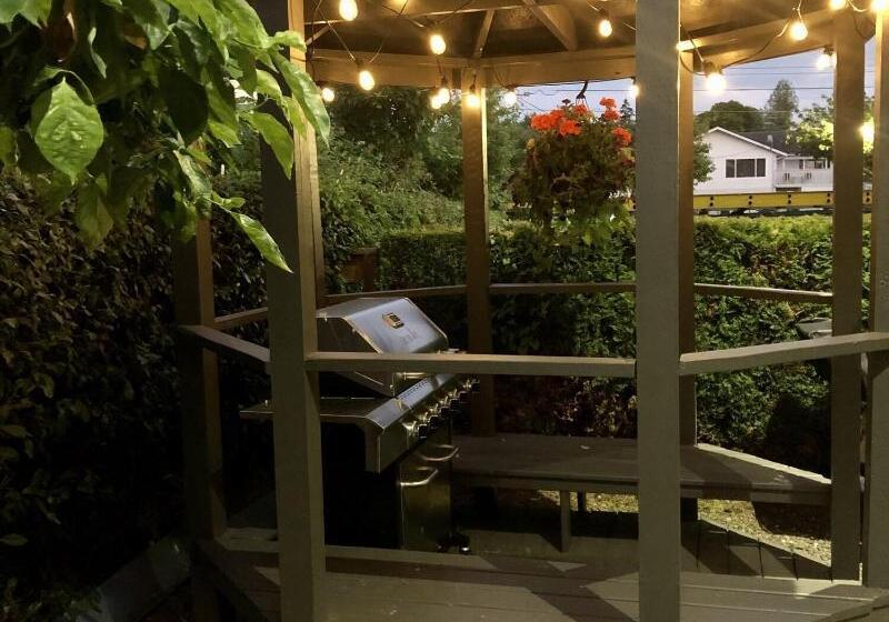 هتل Coast Parksville