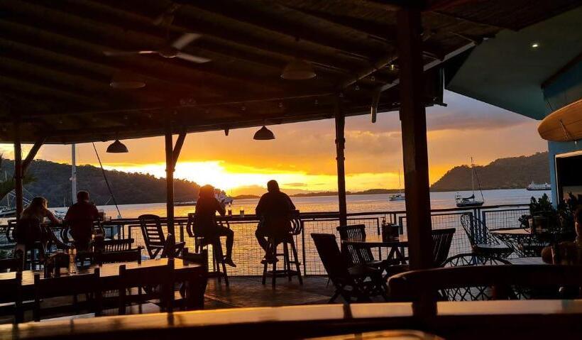 בית מלון כפרי Fish Hook Marina