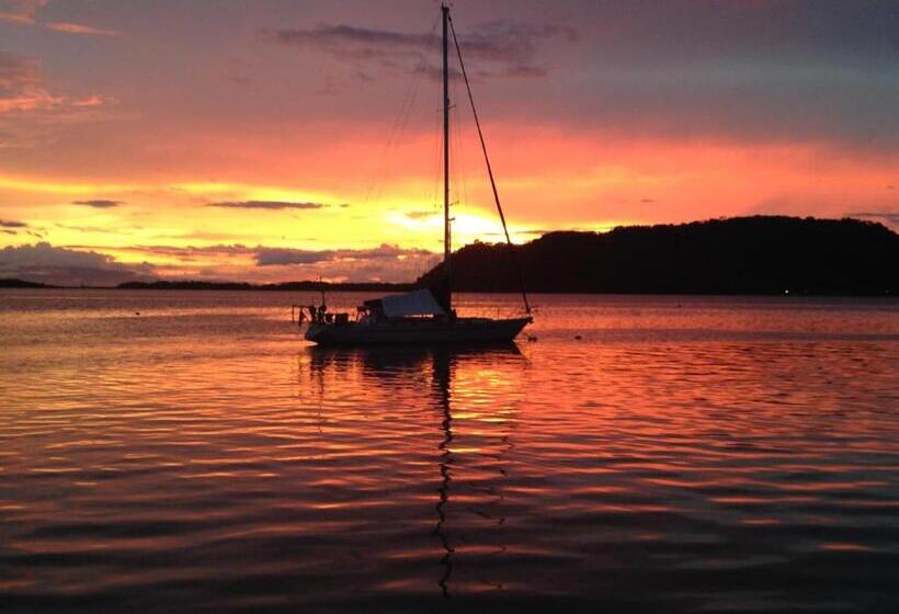 בית מלון כפרי Fish Hook Marina