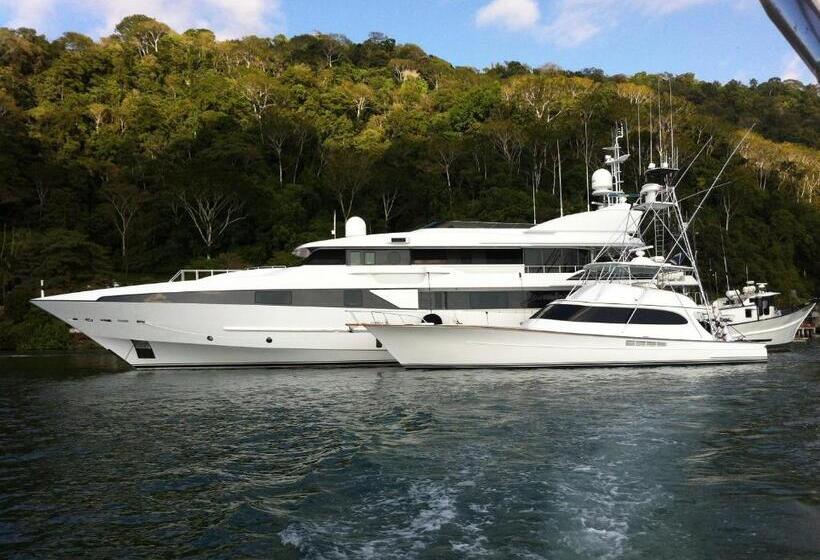 בית מלון כפרי Fish Hook Marina