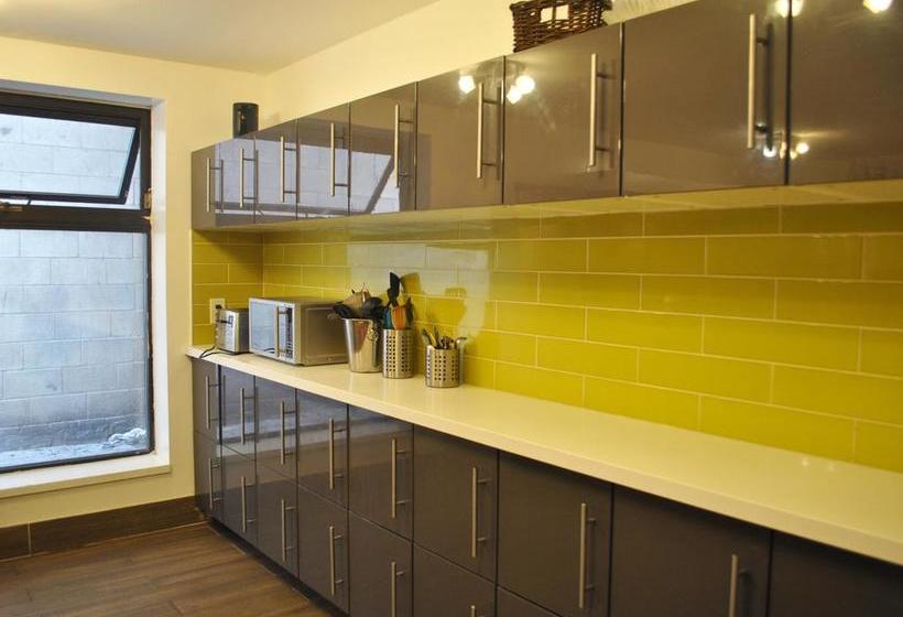 فندق Kensington College Backpackers