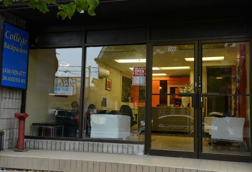 فندق Kensington College Backpackers