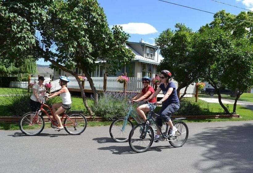 Hotel The Lakeside Resort