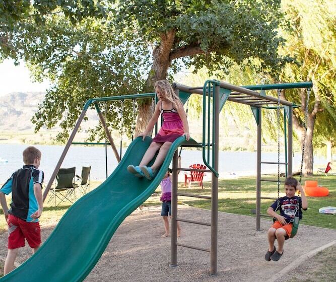 Hotel The Lakeside Resort