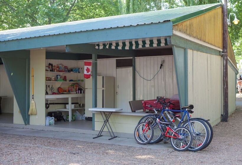 Hotel The Lakeside Resort