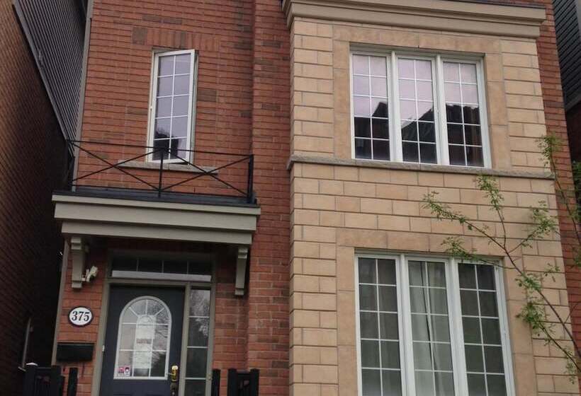 فندق Toronto North Travellers Home