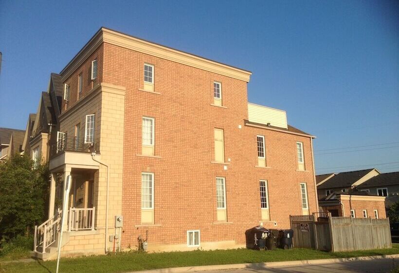 فندق Toronto North Travellers Home