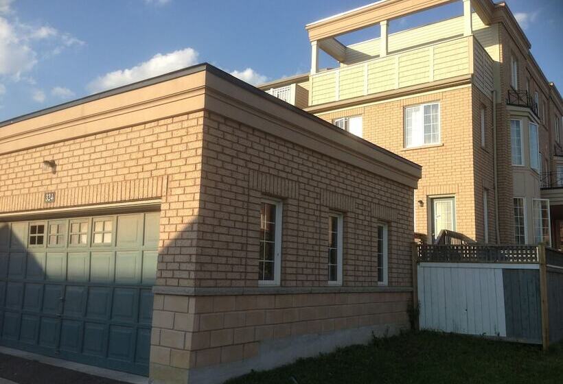 فندق Toronto North Travellers Home