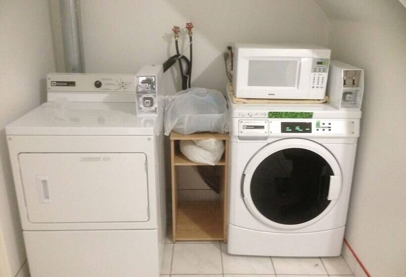 فندق Toronto North Travellers Home