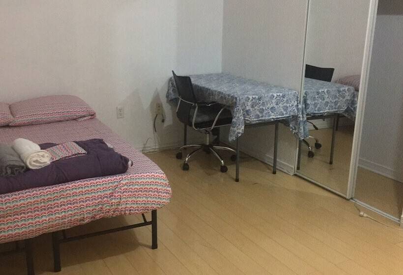 فندق Toronto North Travellers Home